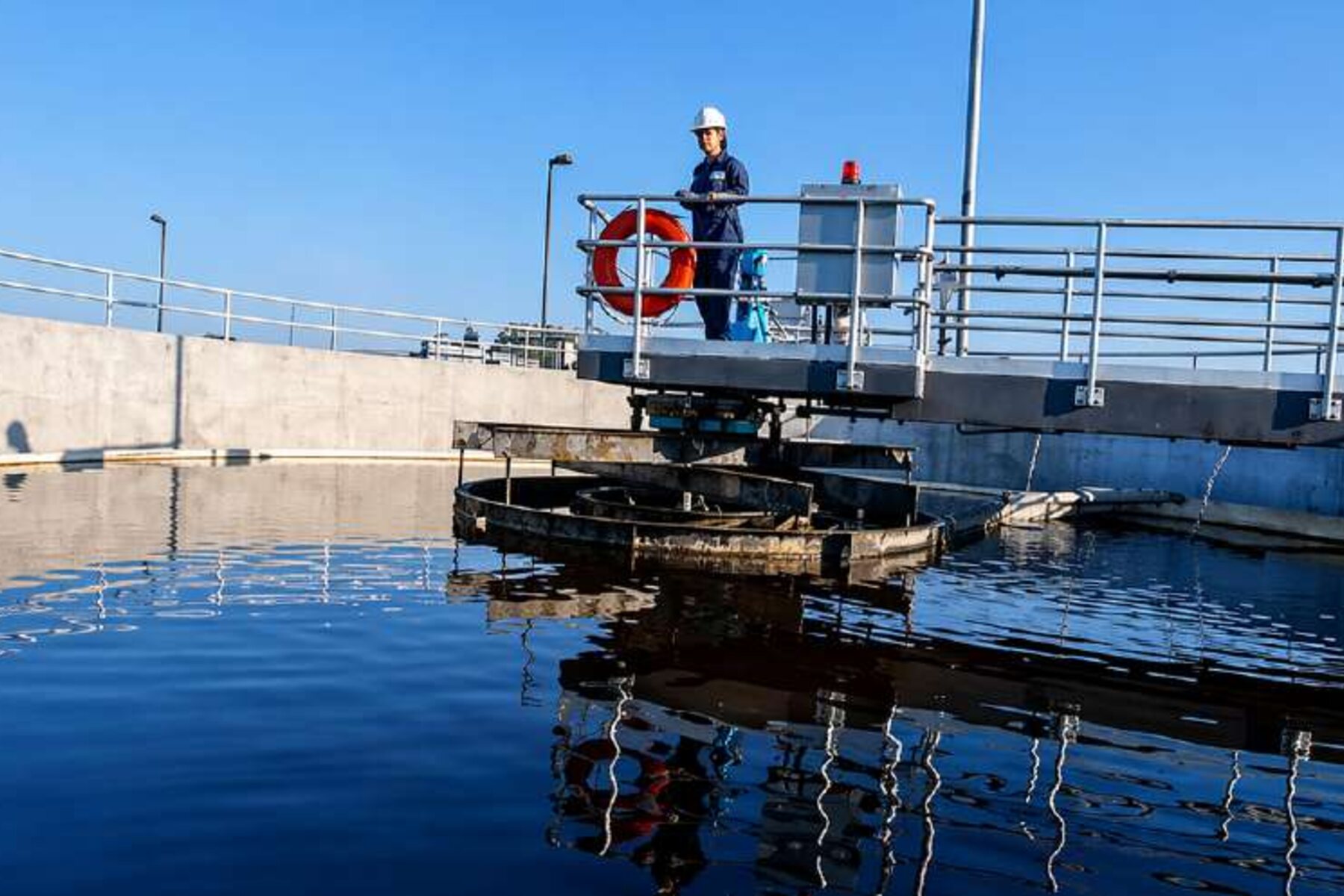 Illustration de l’article « PFAS : Relever le défi de la pollution de l’eau pour répondre aux besoins des collectivités et des industries » — Veolia - Eau